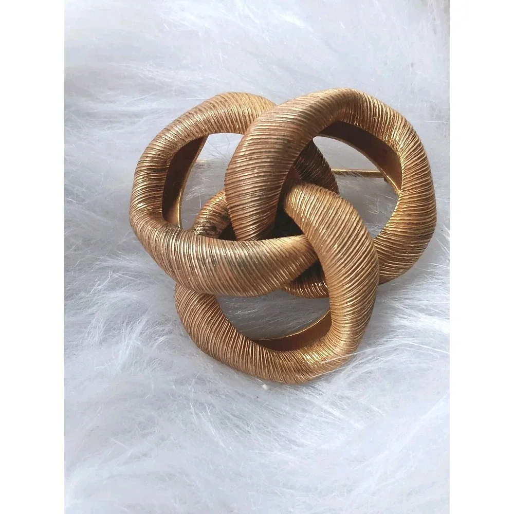(Signed) Vintage Miriam Haskell Gold Tone Knot Brooch